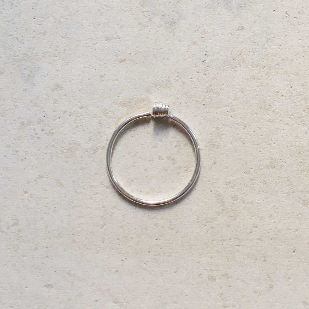 Spring silver hand shaped ring